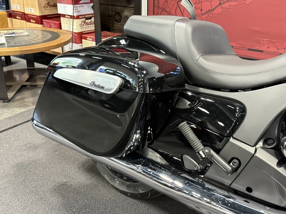 2025 Indian Motorcycle Challenger, Base alt