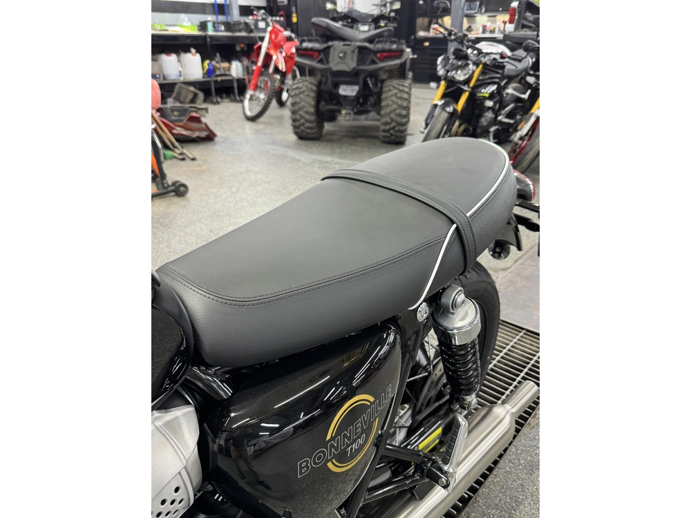 Triumph Bonneville T100 2026 alt