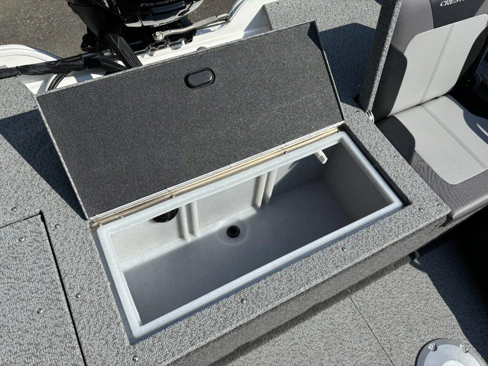 2026 Crestliner 1750 Hawk W/115hp & Matching Trailer! alt