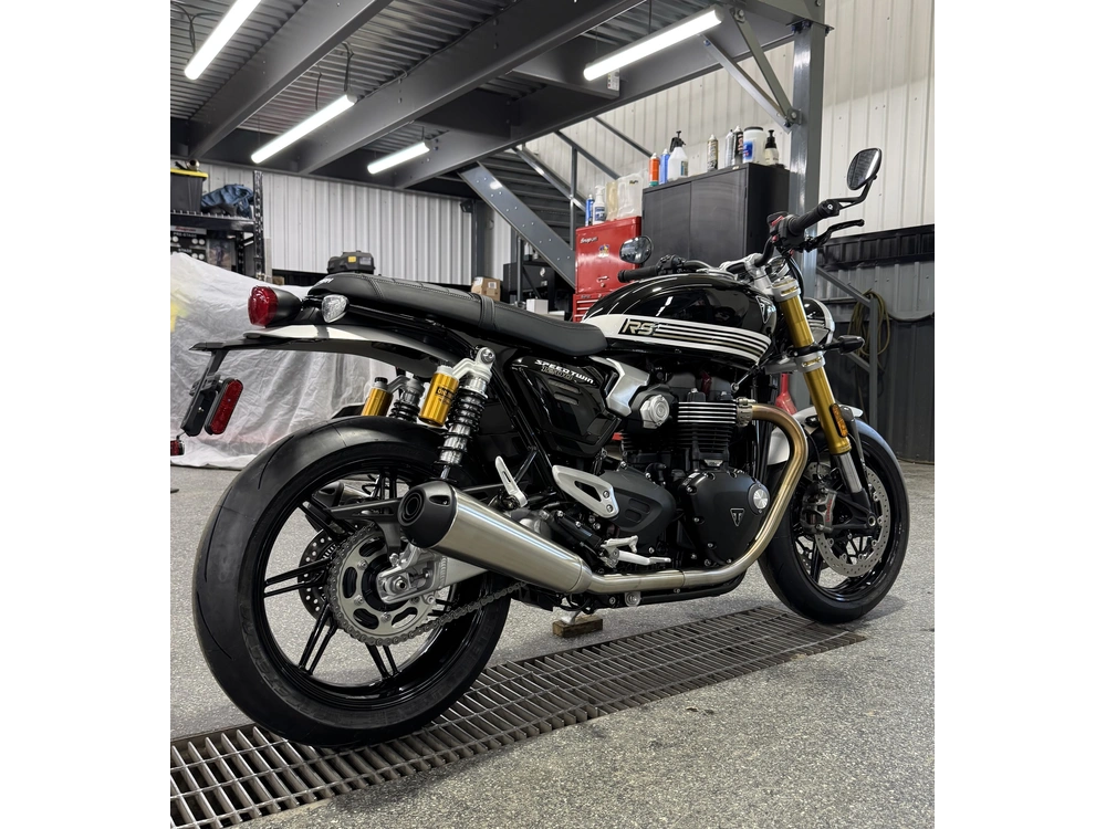 Triumph Speed Twin 1200 Rs 2026 alt