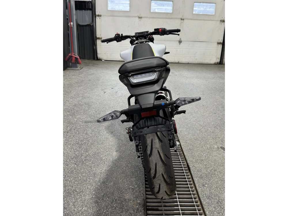 Husqvarna Vitpilen 401 B.d. 2024 alt