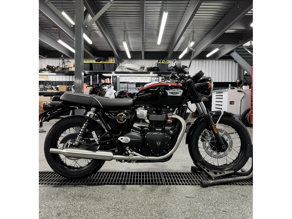 Triumph Bonneville T100 2026 alt