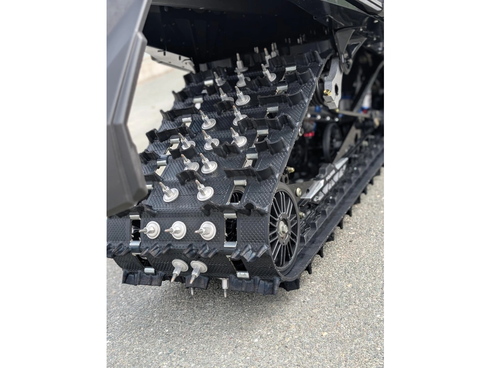 Polaris Sno-26 9r Indy Xcr 137 🎯 Motoneige Performance Trail Cloutée Mint Garantie Écran 7s Suspension Pro Prête Saison 🟢 2026 alt