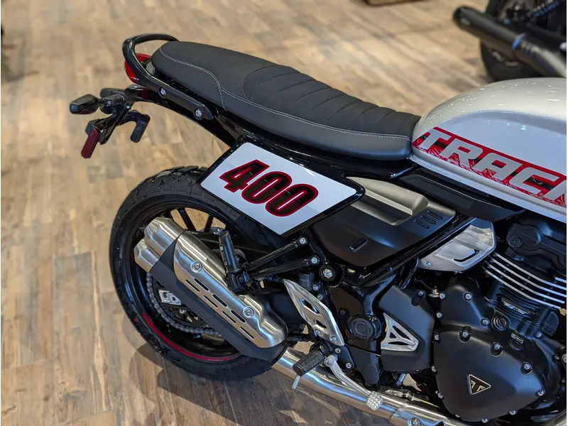 Triumph Tracker 400 // Aluminium Silver 2027