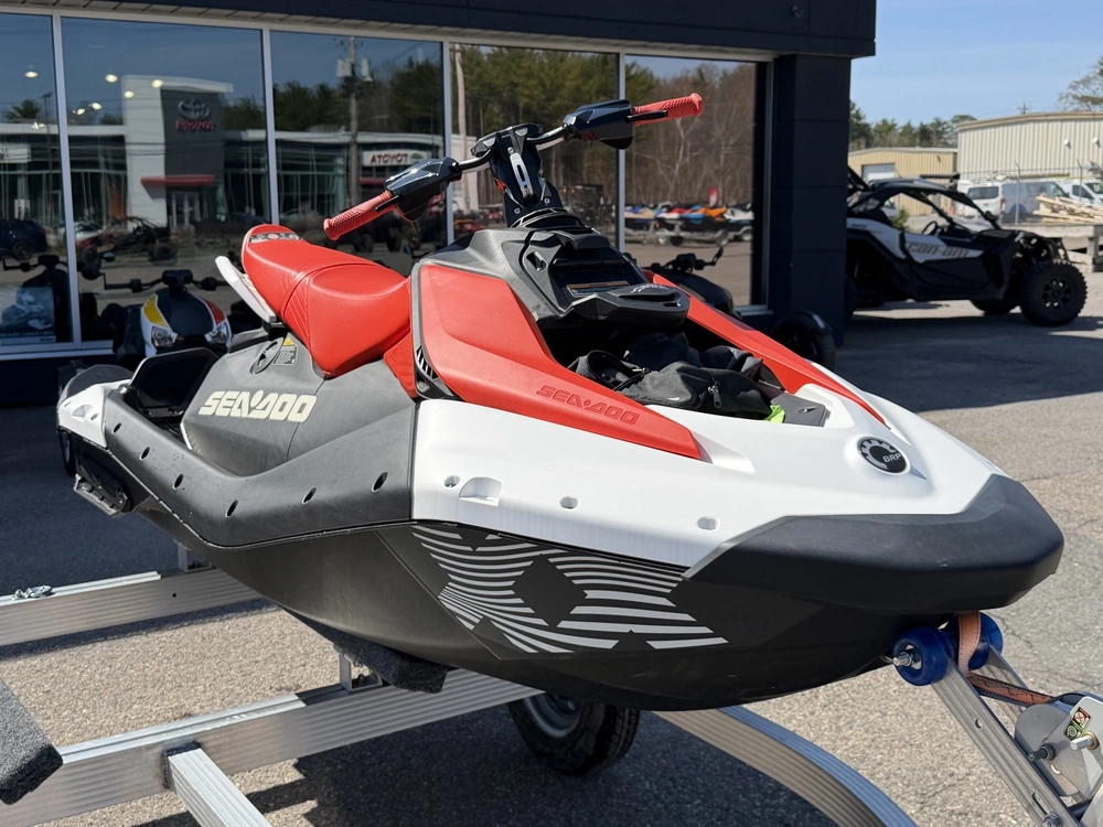 2025 Brp Spark Trixx 90 Aud Wh 3up alt