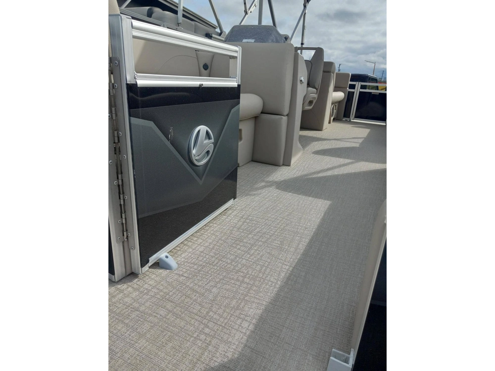 2023 Legend Q-series Le 21 Lounge W/merc 60elpt 4-stroke alt