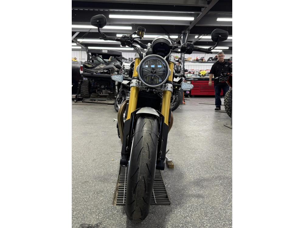 Triumph Speed Twin 1200 Rs 2026 alt