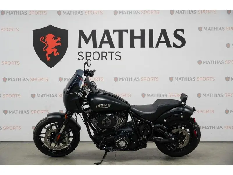 2023 Indian Motorcycle SPORT CHIEF DARK HORSE thumbnail 5