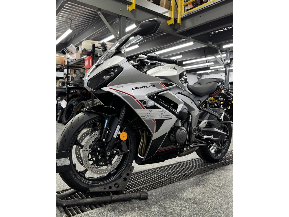 Triumph Daytona 660 Argent 2026 alt