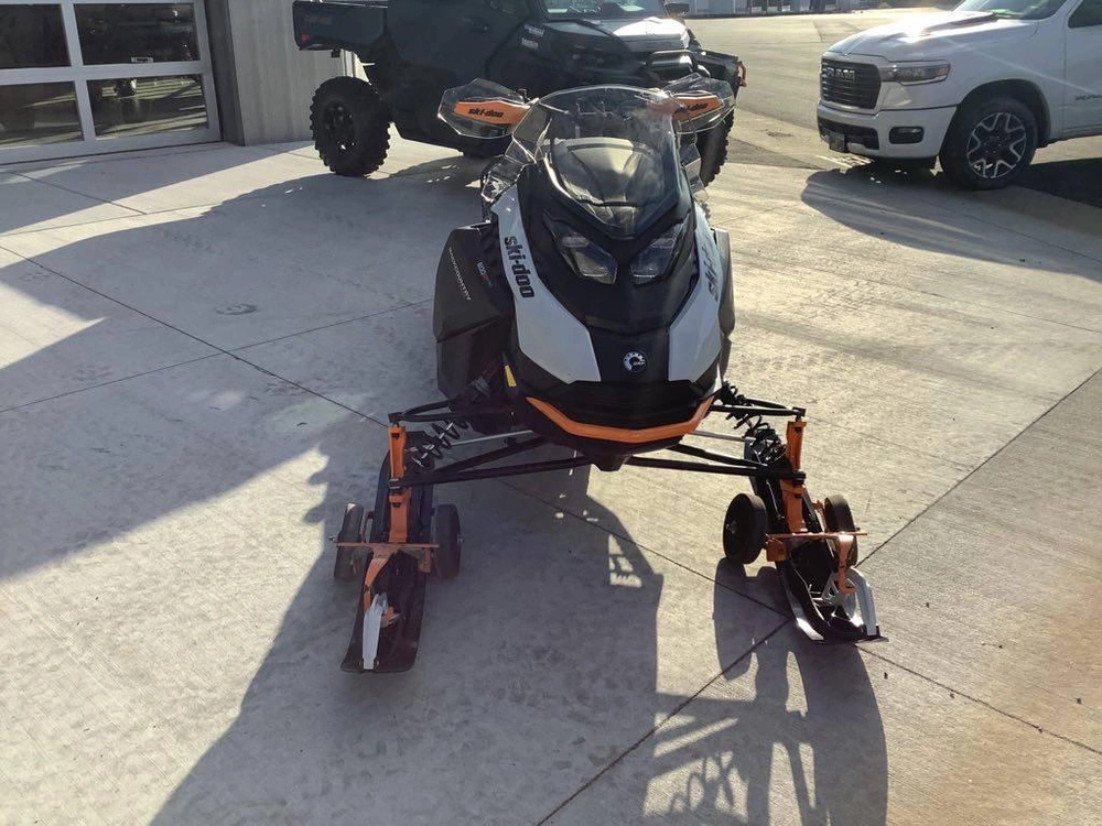 2026 Ski-doo Backcountry™ Adrenaline® 600r E-tec® 146 1.5 alt