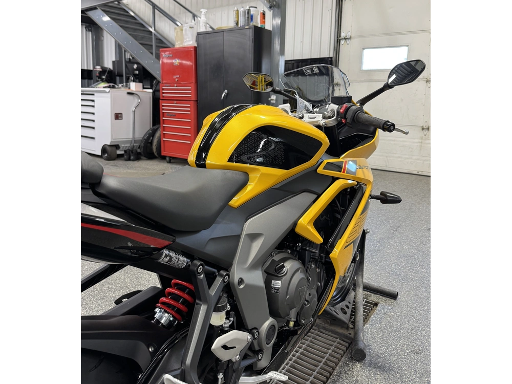 Triumph Daytona 660 Jaune 2026 alt