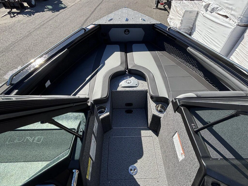 2026 Lund Boat Co 1875 Tyee W/200hp & Galvanized Bunk Trailer! alt