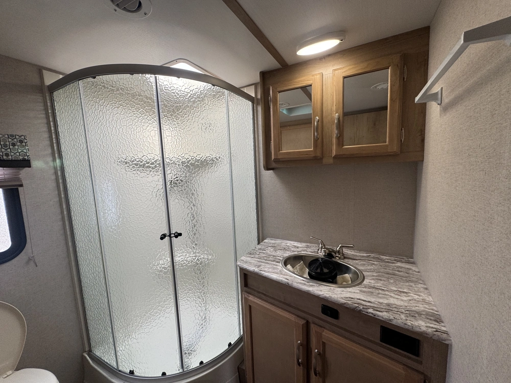 Winnebago Minnie 2201ds 2020 alt