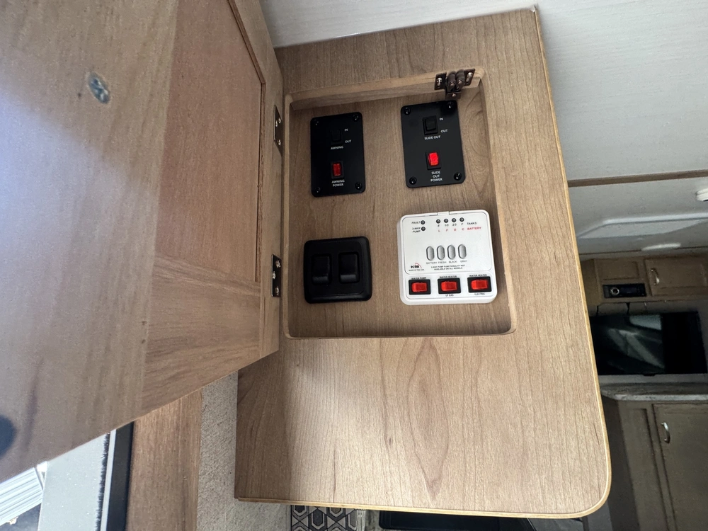 Winnebago Minnie 2201ds 2020 alt