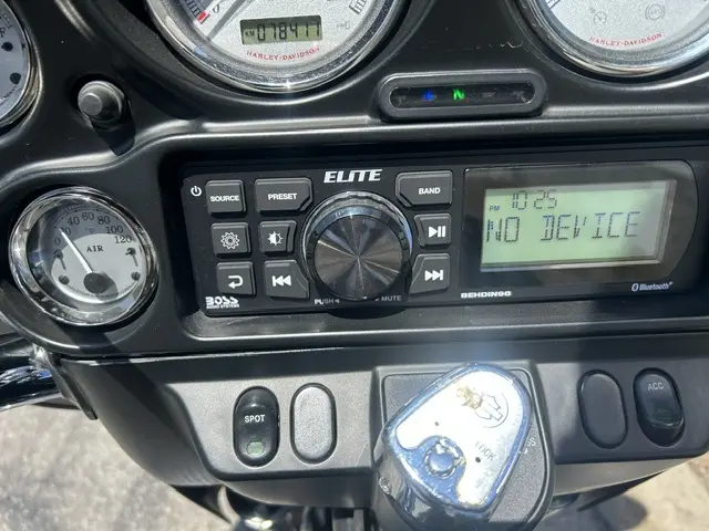 2011 Harley-Davidson Street GlideFLHX