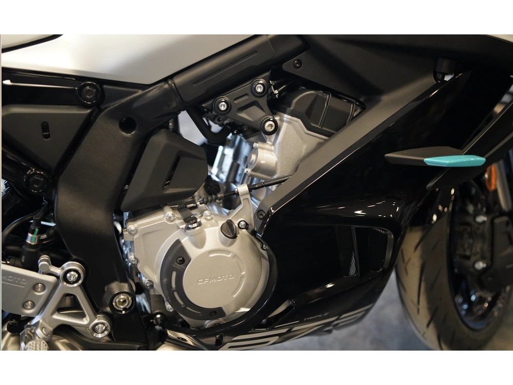 2026 Cfmoto 675 Ss alt