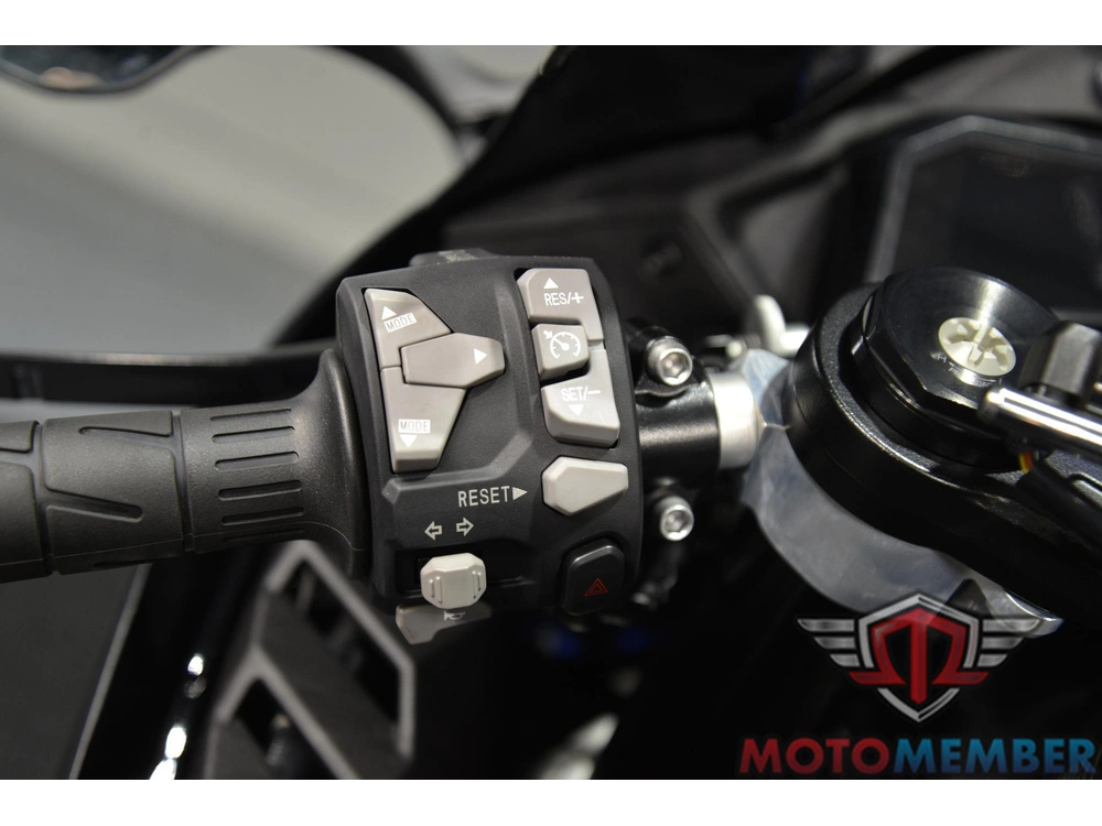 2025 Kawasaki Ninja® Zx™-10r alt