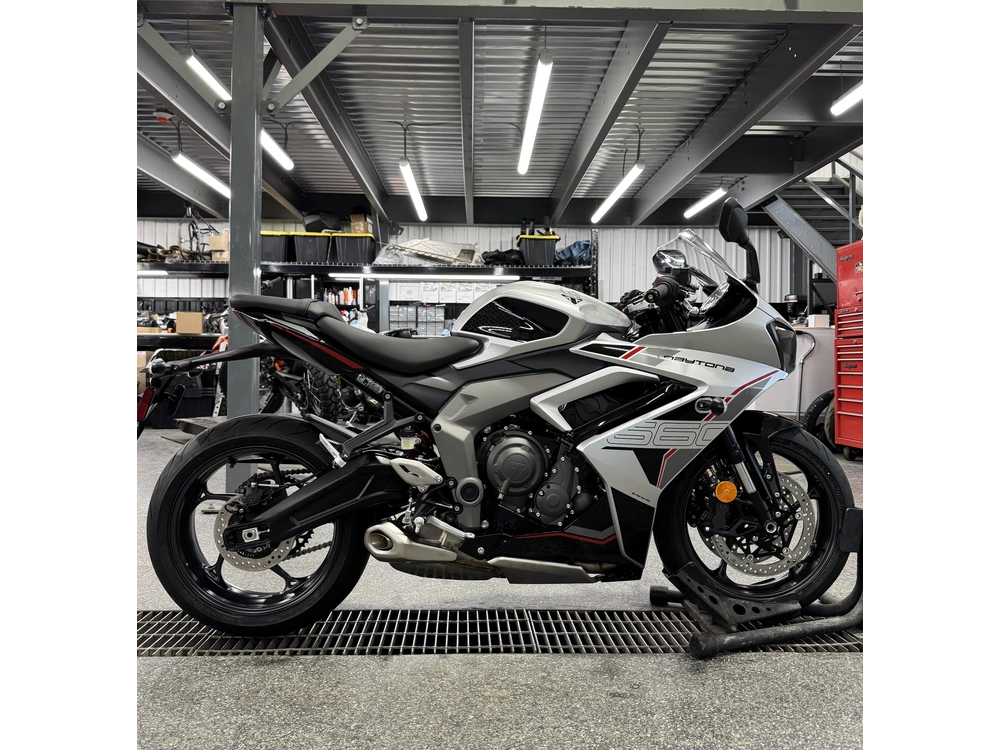 Triumph Daytona 660 Argent 2026 alt