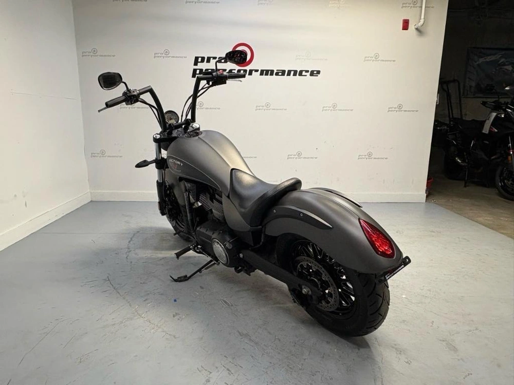 2017 Victory Motorcycles Gunner alt