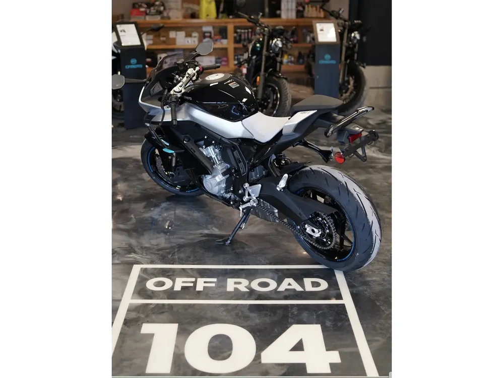 Cfmoto 675 Ss Noir 2026 alt