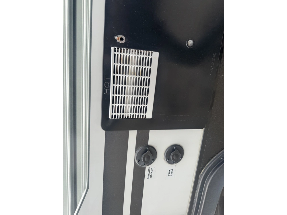 Winnebago Minnie 2201ds 2020 alt