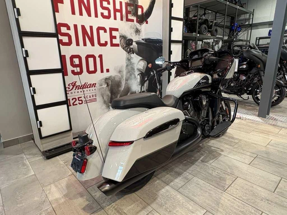 Indian Motorcycle Challenger Dark Horse + 112 Package 2026 alt
