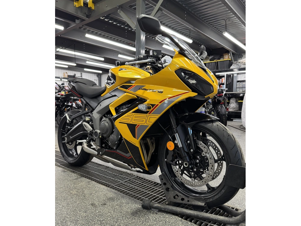 Triumph Daytona 660 Jaune 2026 alt