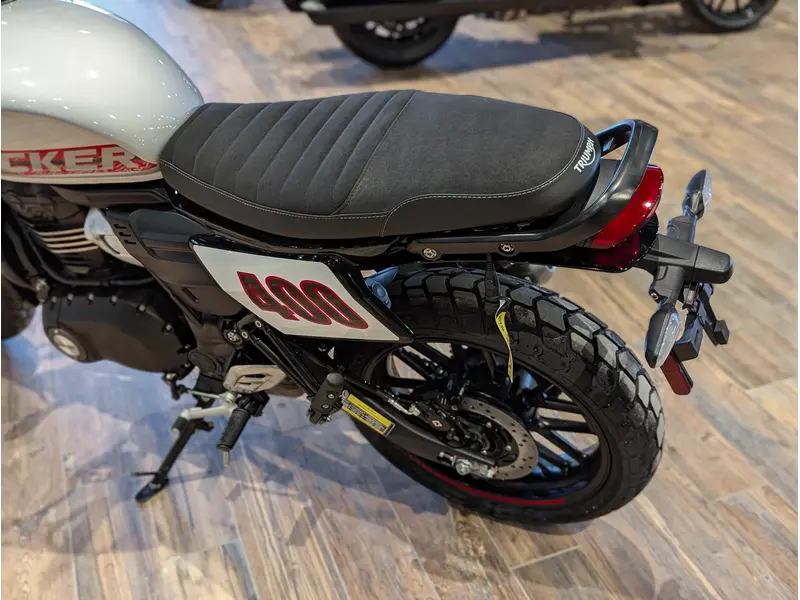 Triumph Tracker 400 // Aluminium Silver 2027
