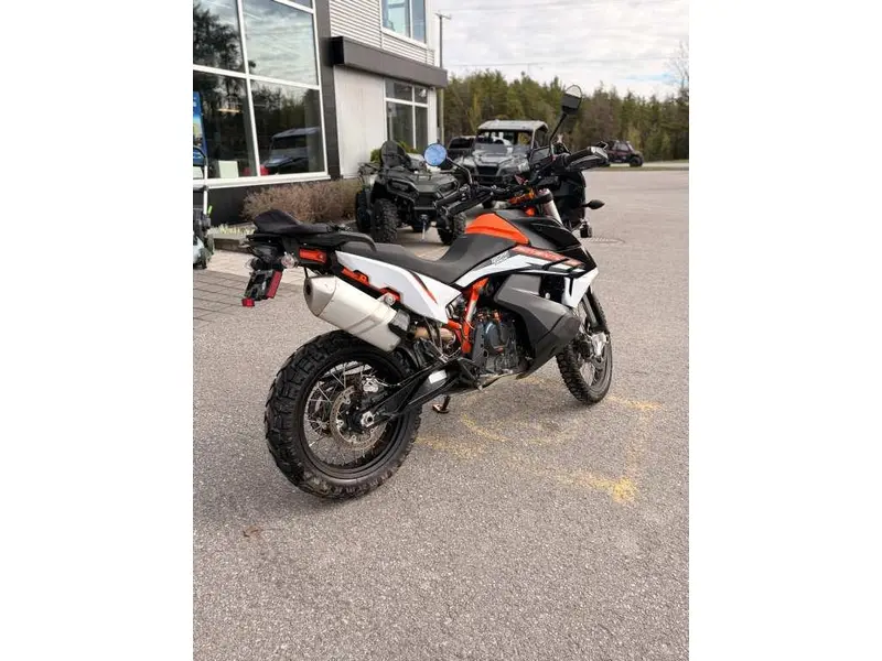 2022 KTM 890 ADV R