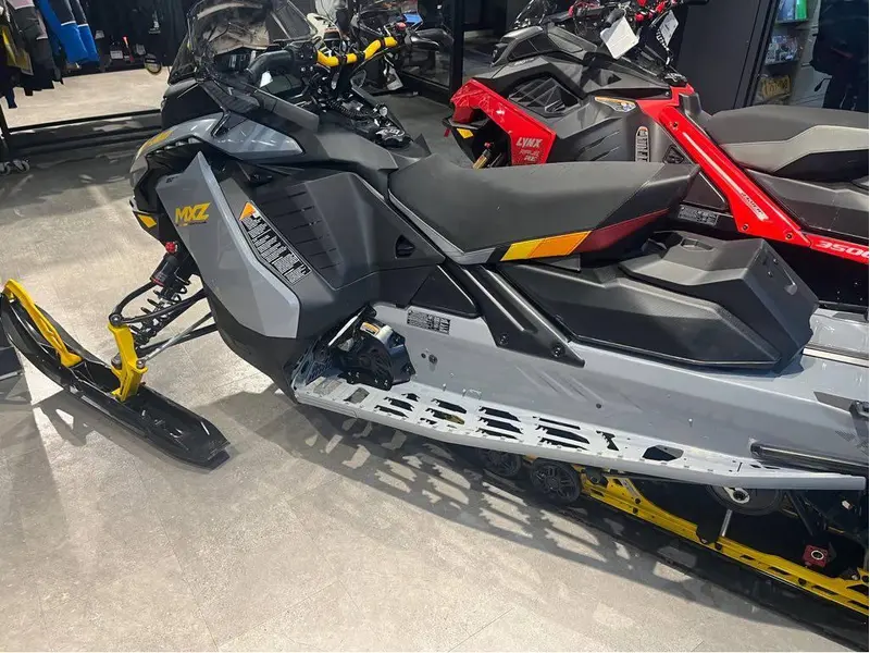 Ski-Doo MXZ ADRENALINE W/BLIZZARD PKG 850 E-TEC 137 with Ice Ripper XT 1.25" Track 2026