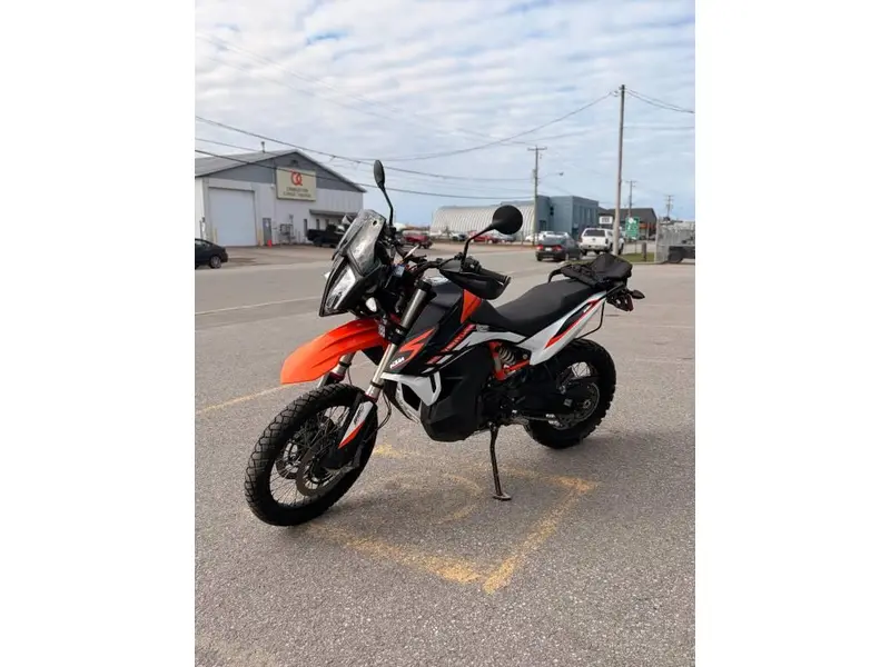 2022 KTM 890 ADV R