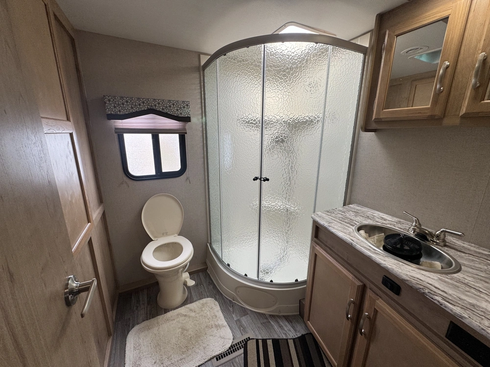 Winnebago Minnie 2201ds 2020 alt