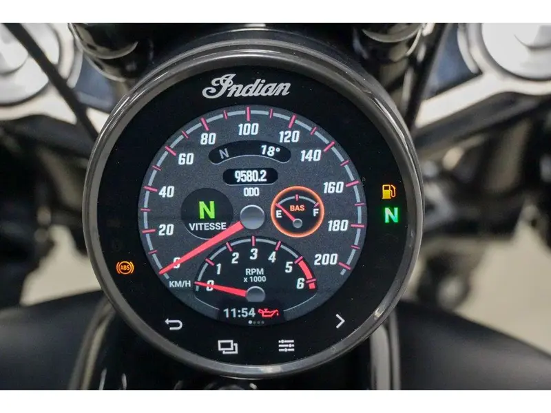 2023 Indian Motorcycle SPORT CHIEF DARK HORSE thumbnail 6