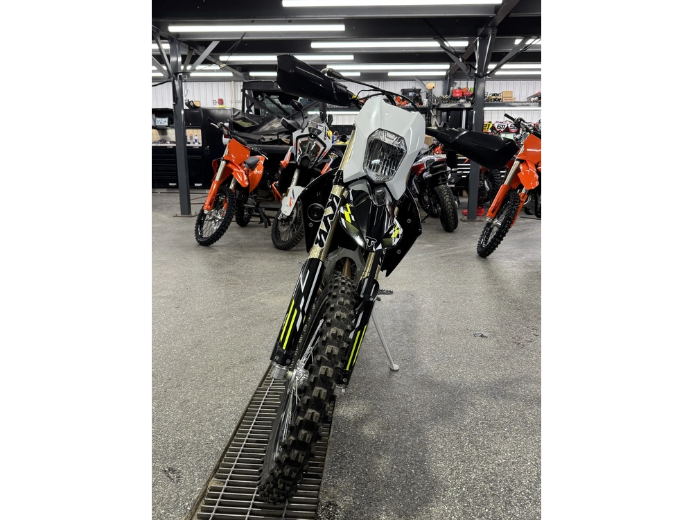2026 Triumph Tf 450-e alt