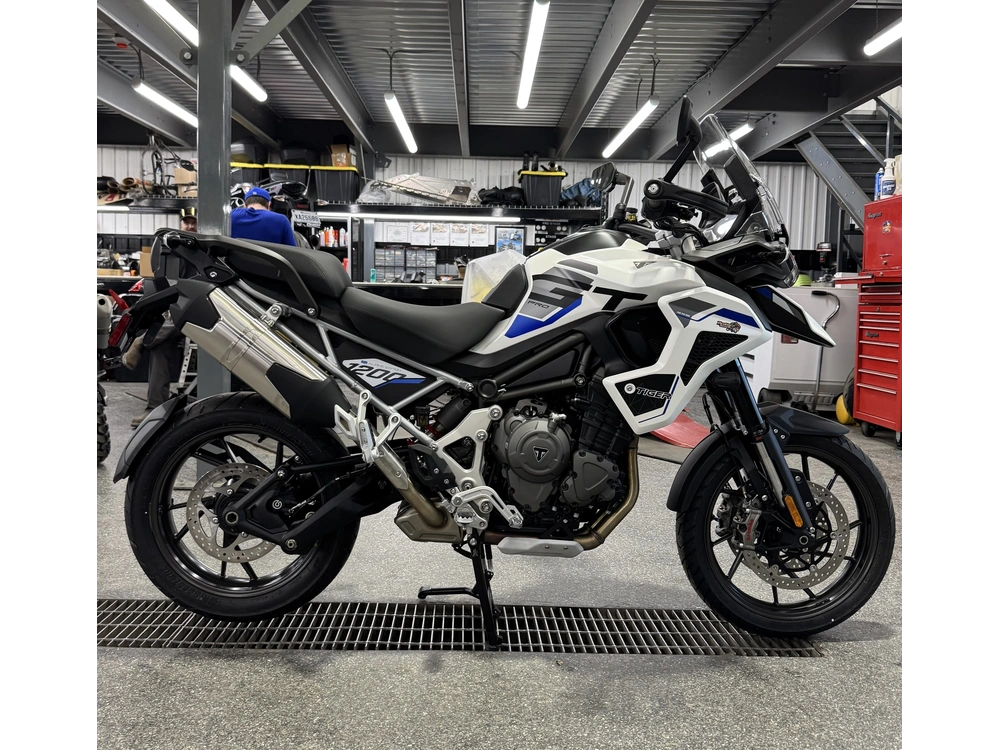 Triumph Tiger 1200 Alpine Ed 2026 alt