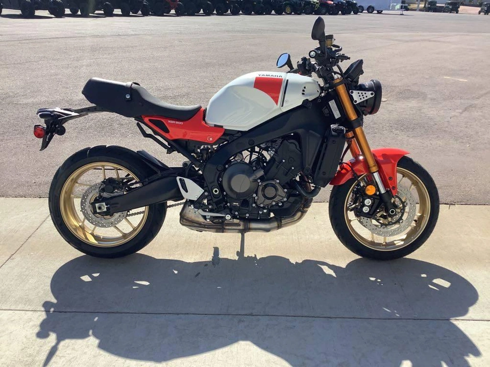2026 Yamaha Xsr900 alt