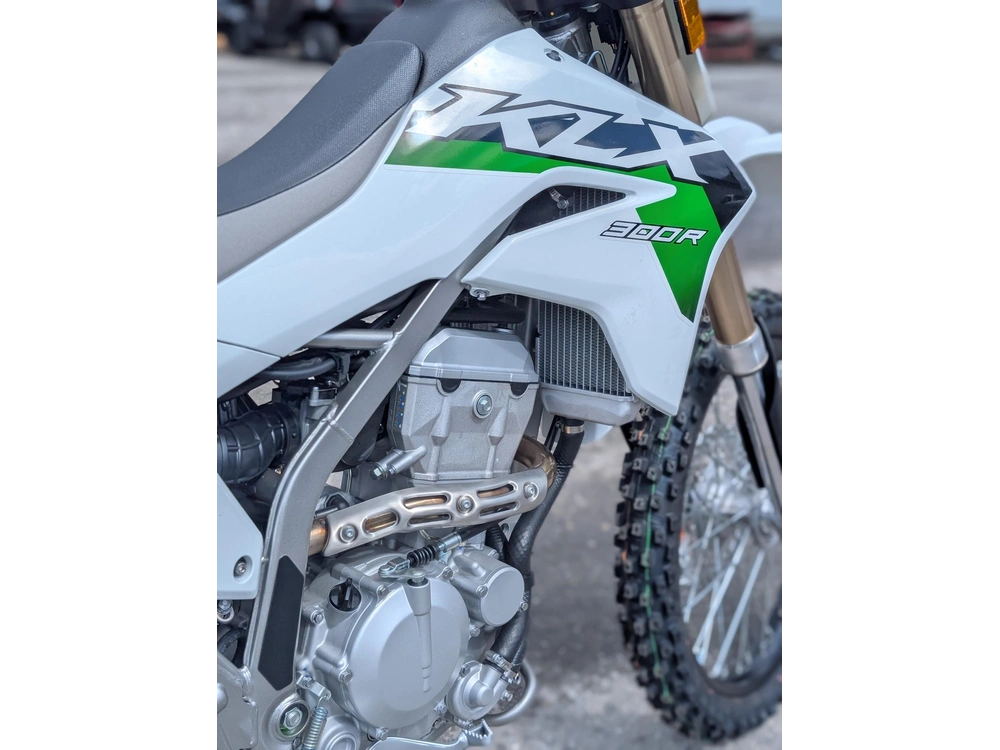 2026 Kawasaki Klx300 R Blanc 🎯 Moto Trail 300cc Performance Hors Route Crf300f Wr250f Maniable Sentier Technique 🟢 alt