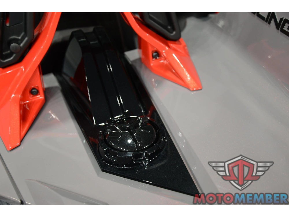 2026 Slingshot R Manual alt