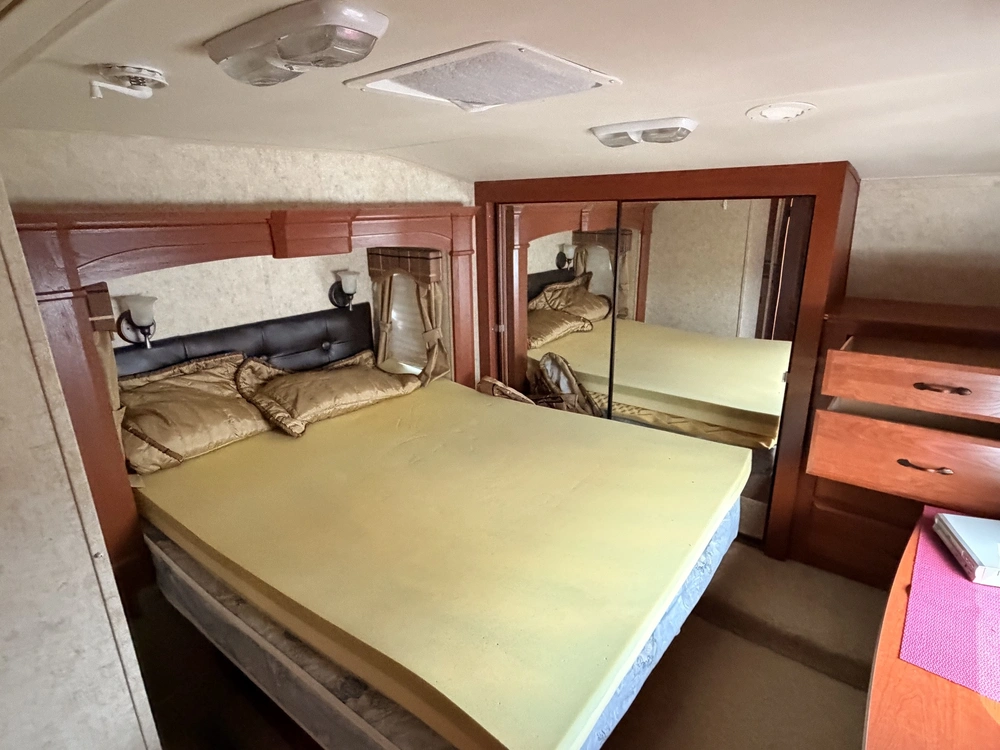 2010 Dutchmen Colorado 29bh 5th Wheel alt