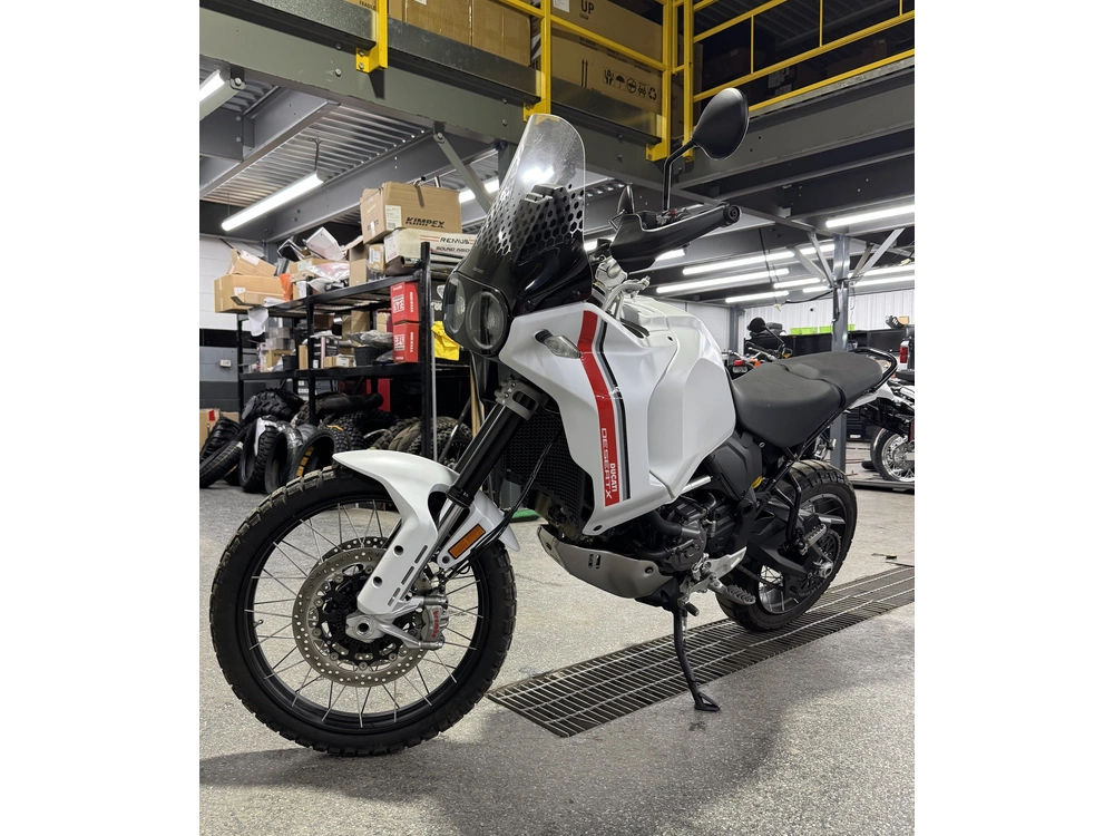 2023 Ducati Desert X alt