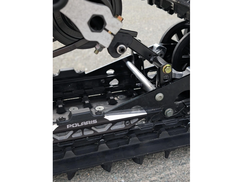 Polaris Sno-26 9r Indy Xcr 137 🎯 Motoneige Performance Trail Cloutée Mint Garantie Écran 7s Suspension Pro Prête Saison 🟢 2026 alt