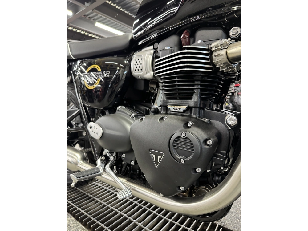 Triumph Bonneville T100 2026 alt