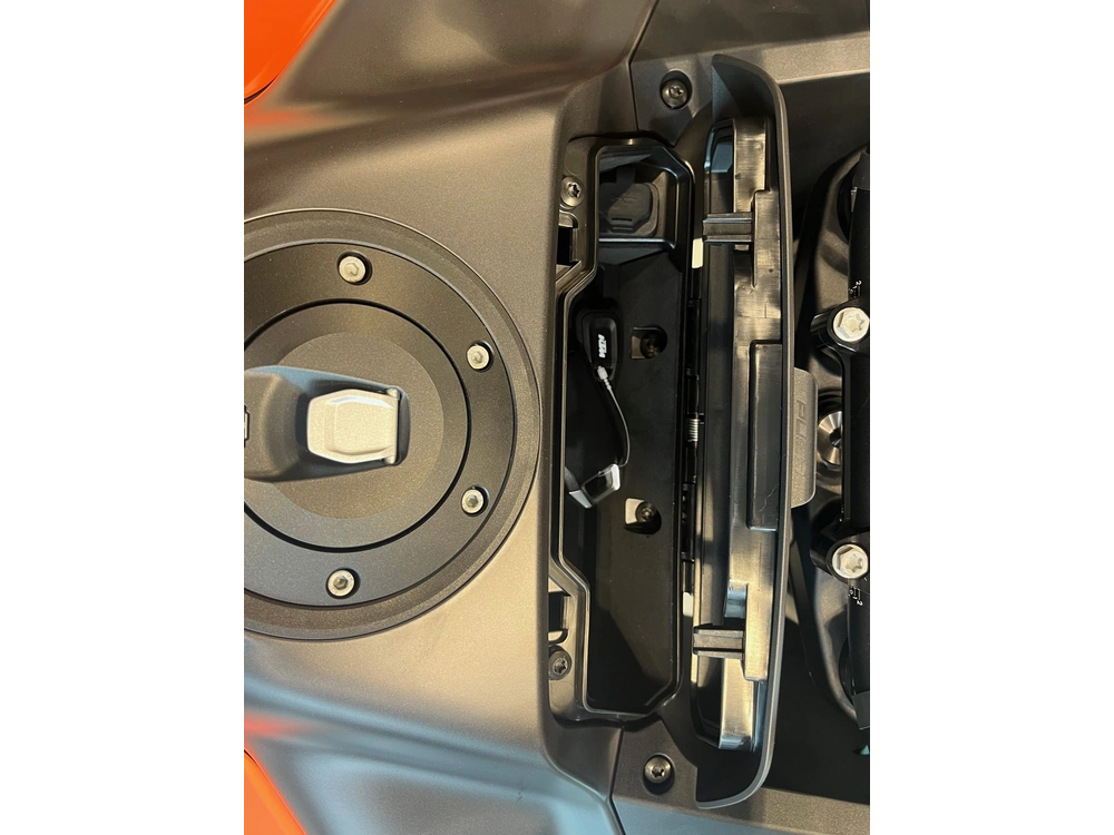 2027 Ktm 1390 Super Adventure S Evo alt
