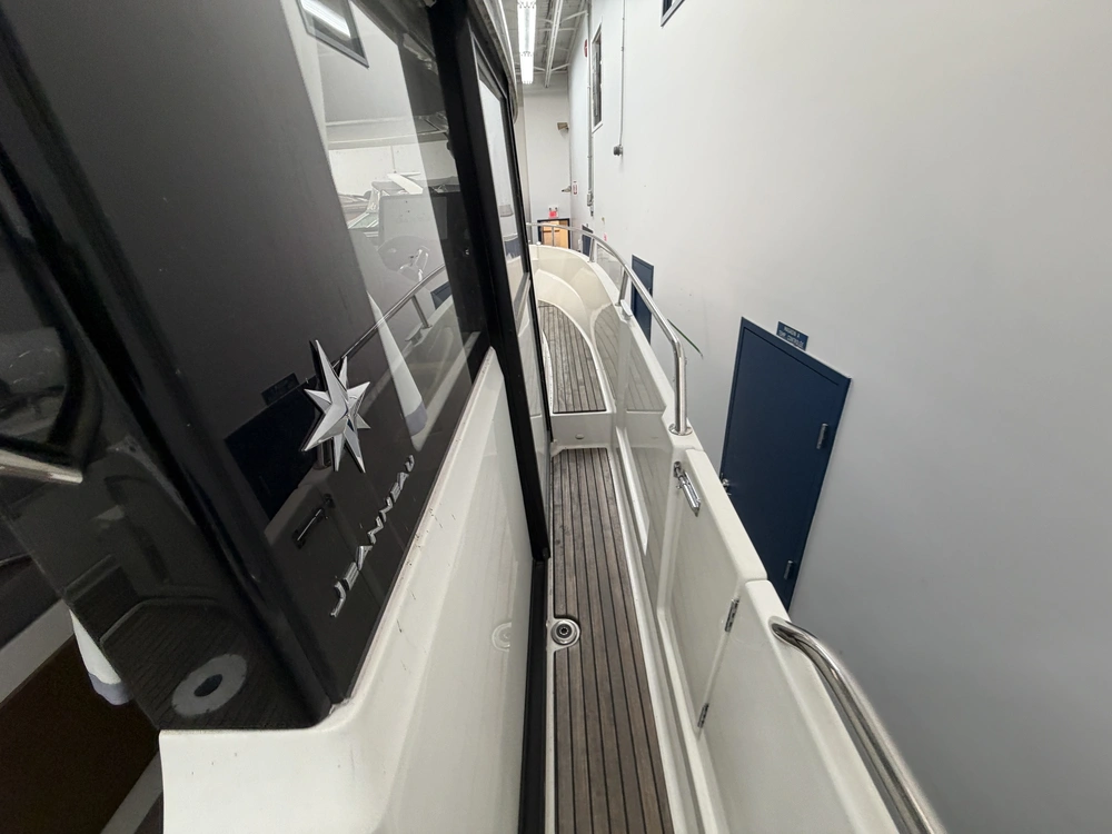 2020 Jeanneau Nc 895 Sport alt