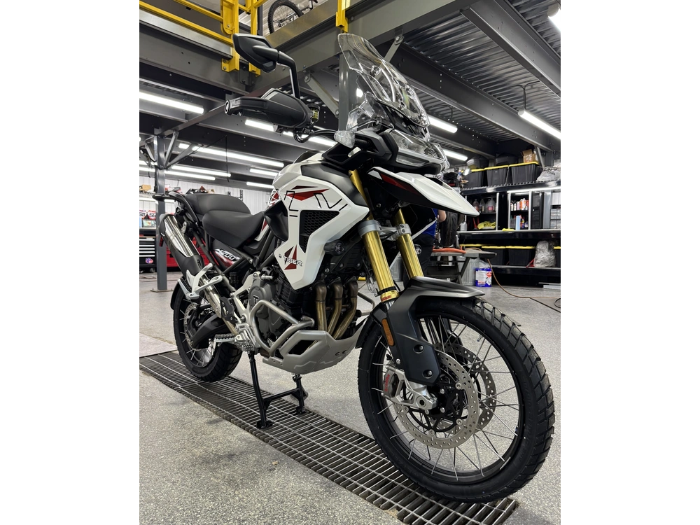 Triumph Tiger 1200 Desert Ed 2026 alt