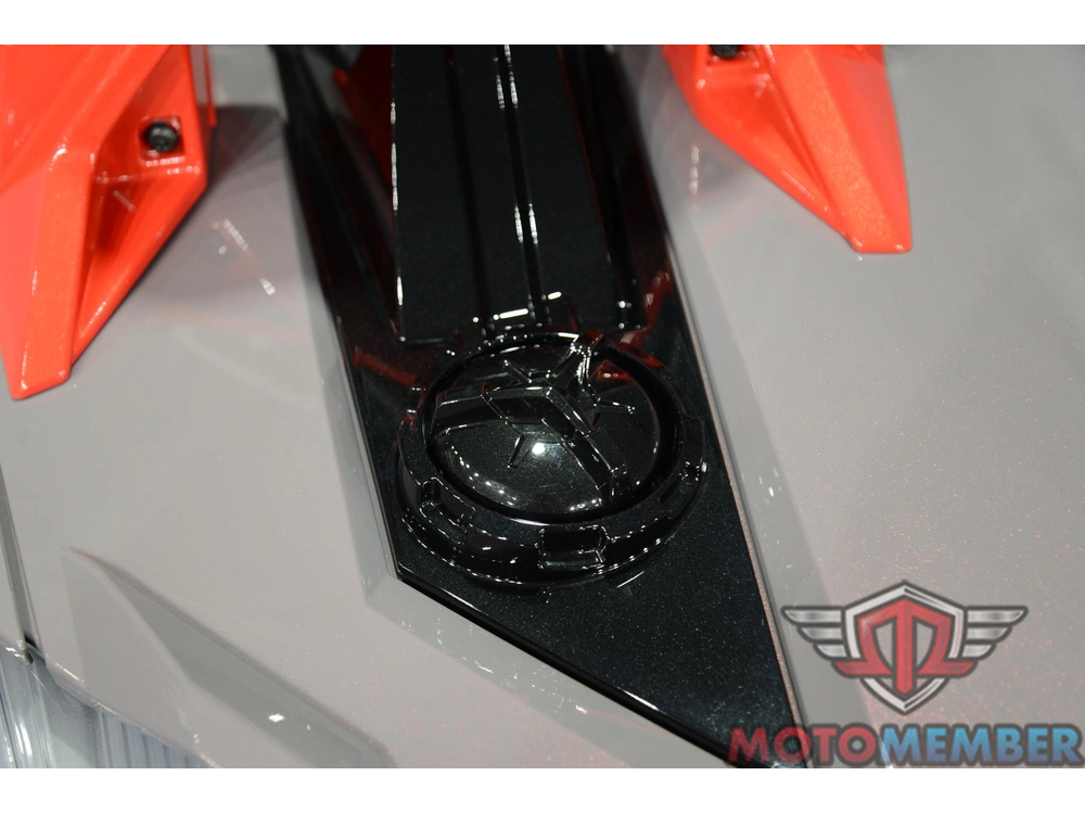 2026 Slingshot R Autodrive alt