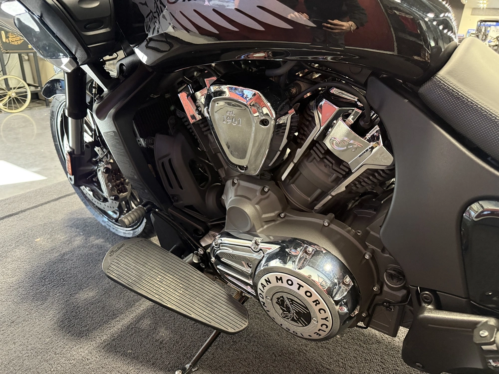 2025 Indian Motorcycle Challenger, Base alt