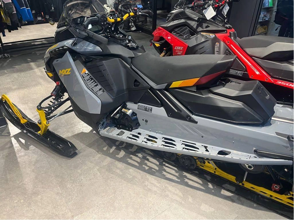2026 Ski-doo Mxz Adrenaline W/blizzard Pkg 850 E-tec 137 With Ice Ripper Xt 1.25" Track alt