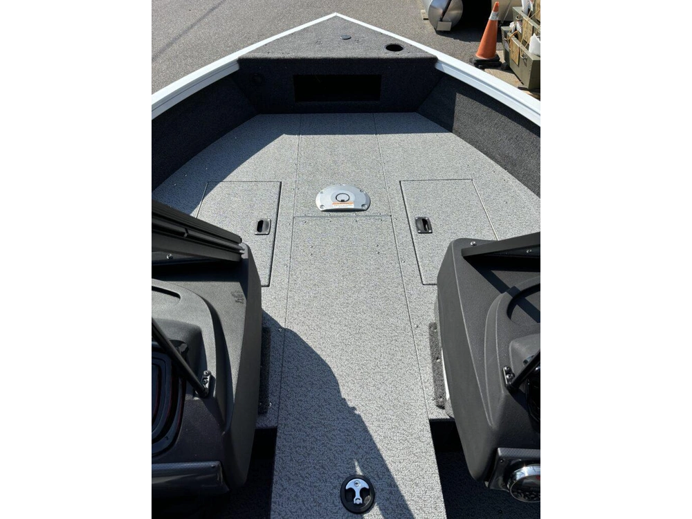 2026 Crestliner 1750 Hawk W/115hp & Matching Trailer! alt