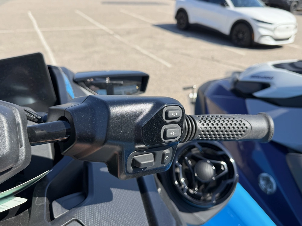 2026 Brp Rxt®-x® 325 (sound System) (canada) alt
